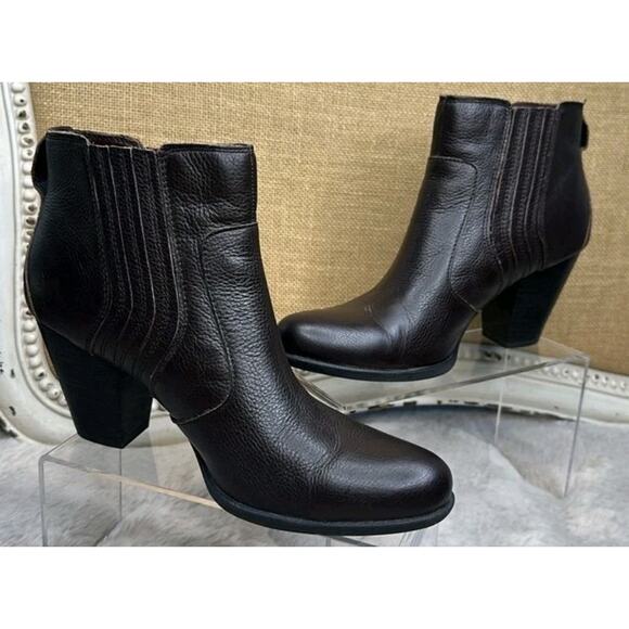 B.O.C. Born Concept Brown Leather Ankle Boots Size 9 / 40.5 A133 EUC - Picture 1 of 10
